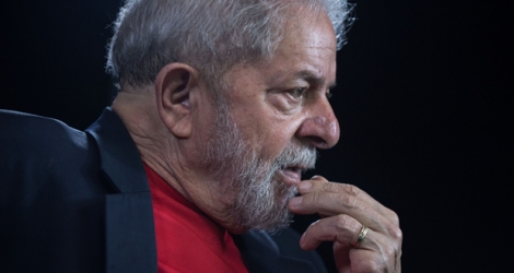 Lula, 72 ans, a commencé à purger en avril une peine de 12 ans et un mois de prison pour corruption. 