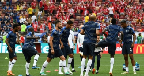 Les joueurs de l'équipe de France à l'échauffement au stade Loujniki, avant d'affronter le Danemark, le 25 juin 2018
