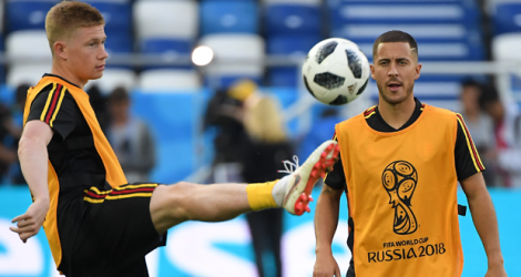 Les Belges Kevin de Bruyne et Eden Hazard lors d'un entraînement, le 27 juin 2018 à Kaliningrad.