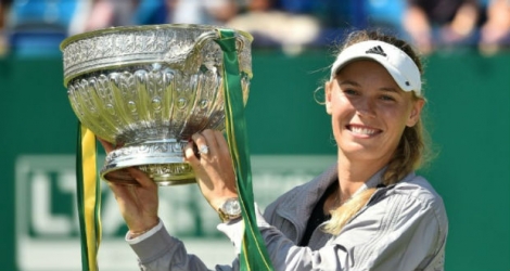 La Danoise Caroline Wozniacki victorieuse du tournoi d'Eastbourne aux dépens de la Bélarusse Aryna Sabalenka en finale, le 30 juin 2018.
