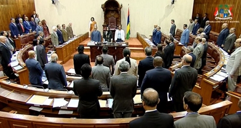 La séance a été suspendue afin de permettre aux parlementaires de voter pour le nouveau Deputy Speaker. 