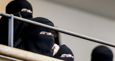 Des femmes portant le niqab lors d'une audience au Parlement danois à Copenhague, le 31 mai 2018. 