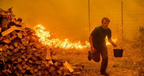 Alex Schenck, 15 ans, tente de sauver sa maison des flammes du 