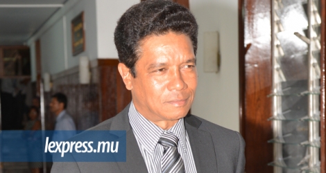 Le Minority Leader de l’Assemblée régionale de Rodrigues veut que Serge Clair rende son tablier.