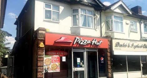 La jeune fille avait pris de l’emploi dans une branche de Pizza Hut, dans l’est de Londres.