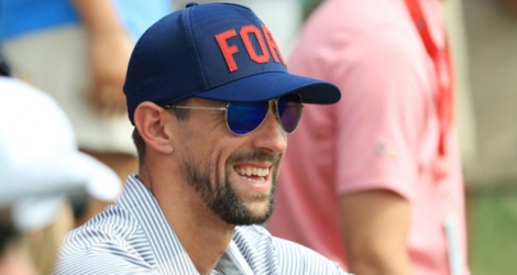Michael Phelps attend la finale d'un tournoi de golf à Bellerive le 12 août 2018