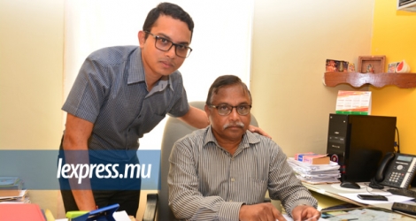 Yash Gujadhur (à g.) et Uday Raj Gujadhur, respectivement Traffic & Operation Engineer et directeur du MBT, cherchent à mettre sur pied une version de l’appli qui sera disponible sur Apple.
