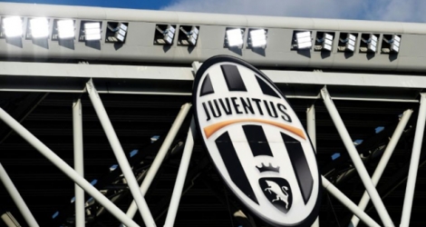 Logo de la Juventus de Turin sur le fronton du stade de Turin.