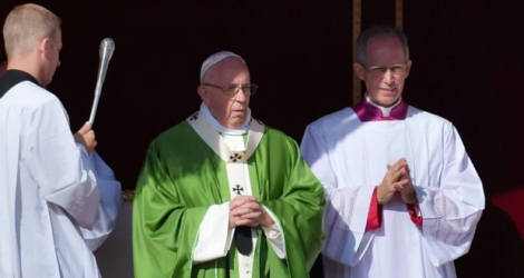 Le pape François célèbre une messe à l'ouverture du synode des jeunes au Vatican le 3 octobre 2018.