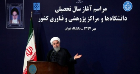 Photo distribuée par la présidence iranienne montrant le président Hassan Rohani lors d'un discours le 14 octobre 2018 à Téhéran.