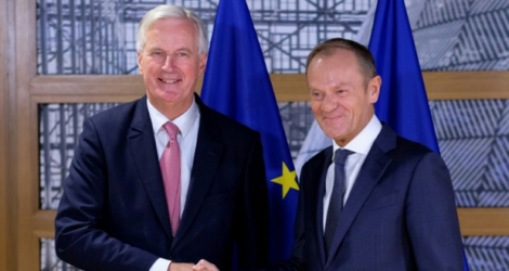 Le négociateur en chef de l'UE sur le Brexit, Michel Barnier (G), et le président du Conseil européen, Donald Tusk (D), à Bruxelles le 16 octobre 2018.