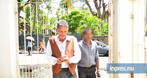 Salim Mohamed a confirmé aux enquêteurs qu’il avait vu des liasses de billets dans le sac.