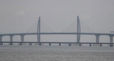 Vue générale du pont reliant Hong Kong, Macao et la Chine continentale à Zhuhai (Chine) le 22 octobre 2018.