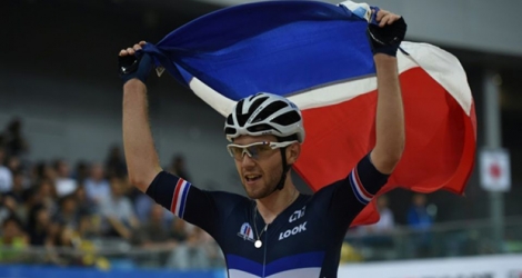 Le Français Benjamin Thomas victorieux de l'Omnium lors des Championnats du monde de cyclisme sur piste, à Hong Kong, le 15 avril 2017
