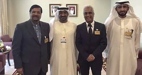 Showkutally Soodhun avec des membres du gouvernement dubaïote.