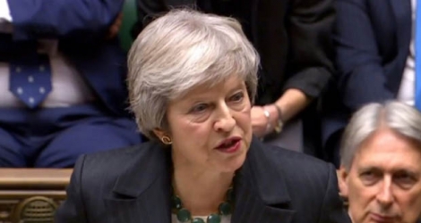 Capture d'écran d'une vidéo fournie par le Parlement britannique de Theresa May s'adressant aux députés, le 15 novembre 2018.