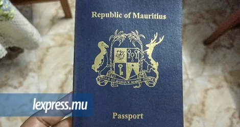 Le nouveau passeport devrait ressembler à l’actuel avec l’ajout d’une puce électronique contenant des données biométriques.