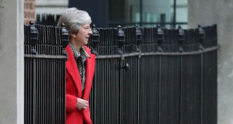 Theresa May, la Première Ministre britannique, quitte le 10, Downing Street à Londres, le 16 novembre 2018.