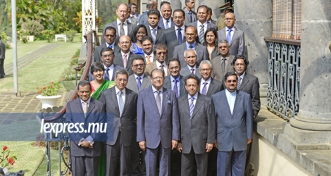 Le 17 décembre 2014, les nouveaux élus posent pour la traditionnelle photo souvenir.
