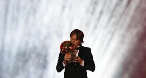 Modric, élu meilleur joueur du Mondial, et a également remporté les titres de meilleur joueur de la saison écoulée pour l’UEFA puis de la Fifa.