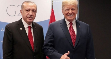 Le président turc Recep Tayyip Erdogan et son homologue américain Donald Trump au sommet du G20 à Buenos Aires le 1er décembre 2018 (photo de Murat Cetinmuhurdar fournie par la présidence turque)