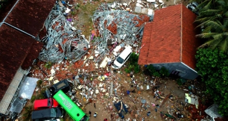 Vue aérienne de Carita après le passage du tsunami le 23 décembre 2018 en Indonésie.