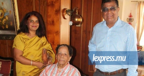 Sookenraj Sok Appadu et son épouse en compagnie de SAJ.