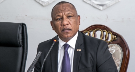M. Ntsay avait été chargé en juin dernier de diriger un gouvernement d'union nationale jusqu'à l'élection présidentielle de fin 2018.