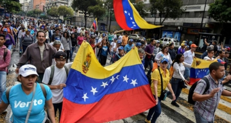 Des militants de l'opposition participent à une marche, le 23 janvier 2019 à Caracas, au Venezuela.