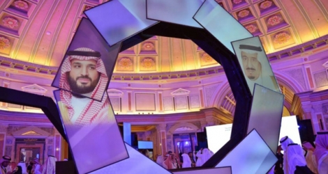 Les images du roi saoudien Salmane et du prince héritier Mohammed ben Salmane projetées à l'occasion de la présentation d'un ambitieux programme d'investissements, le 28 janvier 2019 à Ryad.