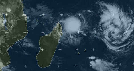 La future Funani au Nord-Est de Rodrigues influencera le temps à partir de mercredi. Une autre perturbation tropicale évolue au Nord-Ouest de Maurice.