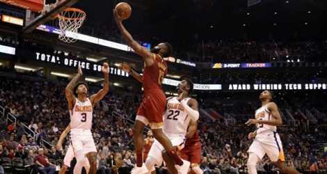 James Harden (c) des Houston Rockets lors du match de NBA face aux Suns, à Phoenix, en Arizona, le 4 février 2019 