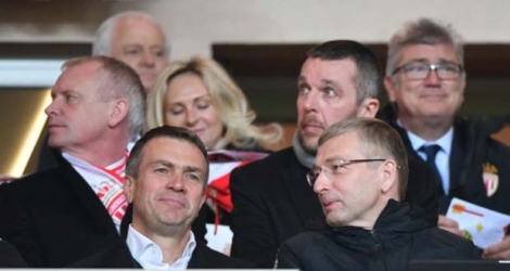 L'homme d'affaires russe et futur vice-président de Monaco, Oleg Petrov (g), lors du match contre Nantes avec le président du club Dmitri Rybolovlev, le 16 février 2019 