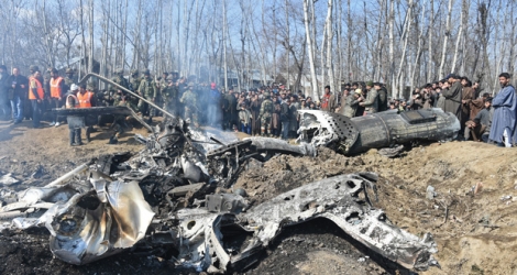 «L'armée de l'air pakistanaise a abattu deux avions indiens dans l'espace aérien pakistanais». 