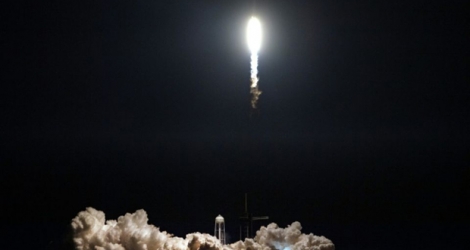 Départ de la fusée Falcon 9 avec la capsule Crew Dragon depuis le centre spatial Kennedy, le 2 mars 2019.