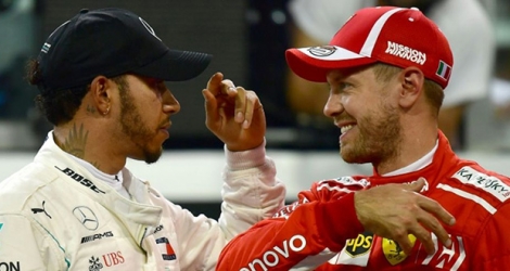 Lewis Hamilton (g) et et Sebastian Vettel lors de qualifications du GP d'Abu Dhabi le 24 novembre 2018.