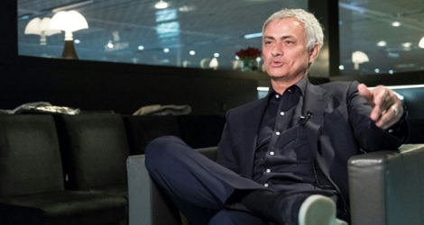 L'ex entraîneur de Manchester United José Mourinho répond aux journalistes à Bâle le 22 mars 2019 lors du salon horloger Baselworld.