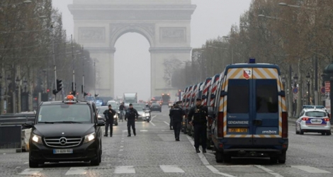 Mobilisation des forces de sécurité sur les Champs-Elysées pour l'acte 19 de mobilisation des 