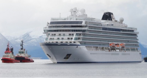 Le Viking Sky remorqué jusqu'au port de Molde dans le sud-est de la Norvège, le 24 mars 2019.
