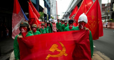 Des membres du mouvement communiste aux Philippines manifestent pour la reprise des pourparlers de paix avec le gouvernement, le 25 mars 2019 à Manille.