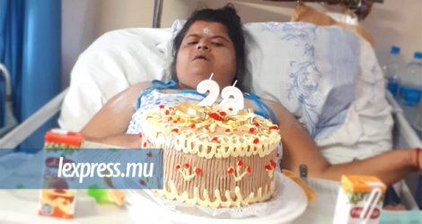 Kooswantee a célébré ses 26 ans sur son lit d’hôpital samedi, sans pouvoir même reconnaître ses proches.