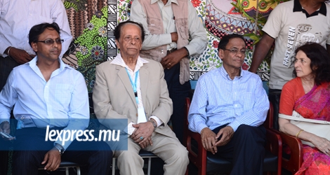 Ravi Rutnah et Vishnu Lutchmeenaraidoo (qui vient de démissionner) encadrant SAJ le 11 décembre 2014.