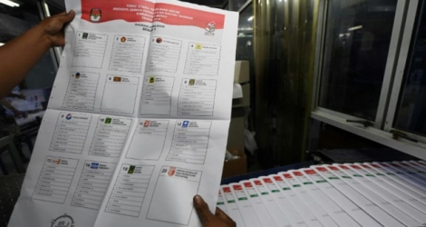 Un bulletin de vote sortant de l'imprimerie à Jakarta le 7 février 2019 et destiné aux élections générales du 17 avril 2019.