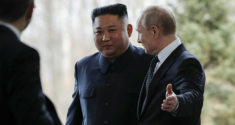 Vladimir Poutine accueille Kim Jong Un le 25 avril 2019 dans le port russe de Vladivostok.