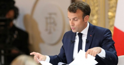Le président Emmanuel Macron livre devant la presse ses réponses au grand débat, le 25 avril 2019 à Paris.