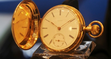 Une montre en or de la marque suisse Longines datant de 1872, exposée à Calcutta (Inde) le 27 août 2013.
