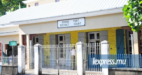 La mère des deux enfants a comparu devant la cour de district de Grand-Port ce vendredi 17 mai.