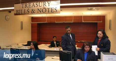 Une circulaire signée par le secrétaire financier, Dev Manraj invite les institutions étatiques à souscrire à des certificats de trésorerie émises par la Banque centrale.