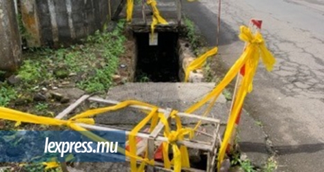 L’absence de dalles sur les drains met en danger les piétons.