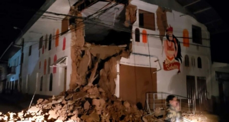 Une maison détruite à Yurimaguas, une localité du nord du Pérou frappée par un tremblement de terre le 26 mai 2019. Photo distribuée par le service des pompiers péruviens.